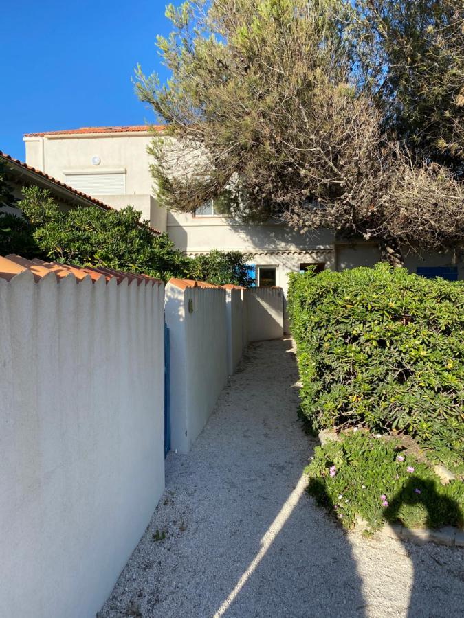 Hyeres Studio Les Pieds Dans L Eau Au Grand Sud Exterior photo