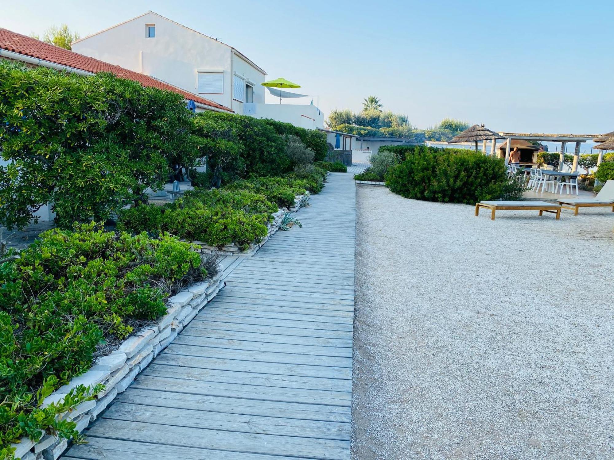Hyeres Studio Les Pieds Dans L Eau Au Grand Sud Exterior photo